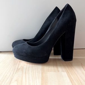 New size 7.5 Black Pumps mix No. 6